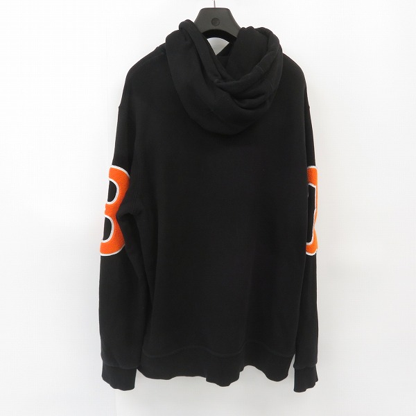 実際に弊社で買取させて頂いたBURBERRY/バーバリー アーム レターグラフィックロゴ プルオーバー パーカー/フーディー ブラック 8042699/XLの画像 1枚目