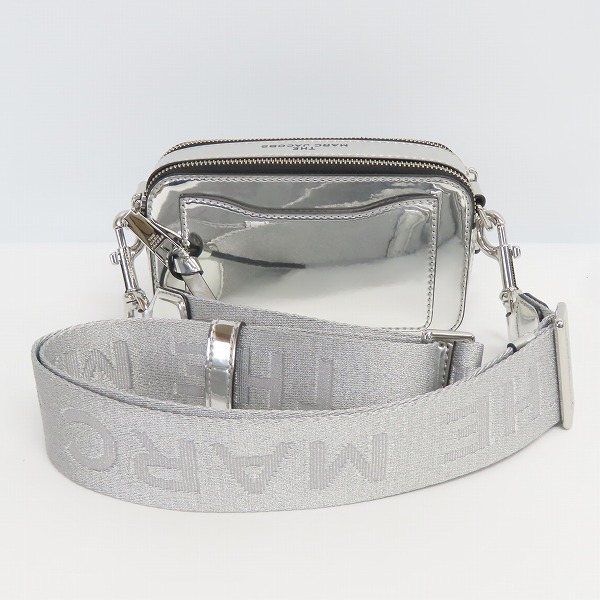 実際に弊社で買取させて頂いたMARC JACOBS/マークジェイコブス THE SNAPSHOT オールシルバー ショルダーバッグの画像 1枚目