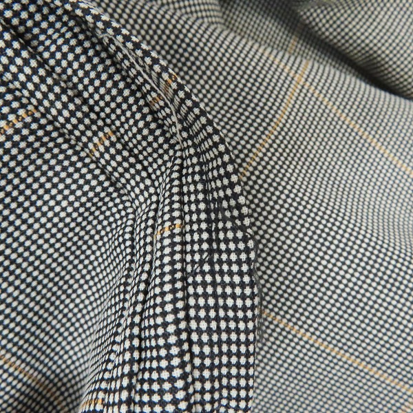 実際に弊社で買取させて頂いた【未使用】GIORGIO ARMANI/ジョルジオアルマーニ 3B サマージャケット E1G1400 46の画像 5枚目