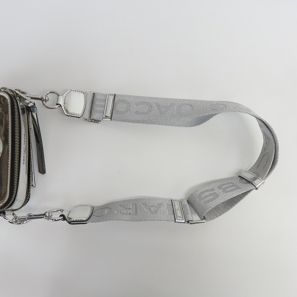 実際に弊社で買取させて頂いたMARC JACOBS/マークジェイコブス THE SNAPSHOT オールシルバー ショルダーバッグの画像 5枚目