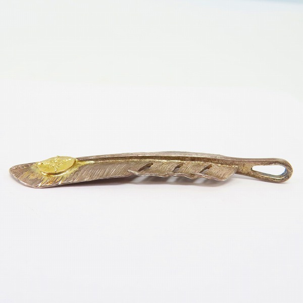 実際に弊社で買取させて頂いたFIRST ARROWS/ファーストアローズ K18メタル付フェザーペンダント 右向きの画像 2枚目