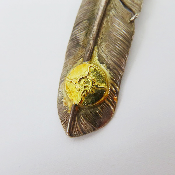 実際に弊社で買取させて頂いたFIRST ARROWS/ファーストアローズ K18メタル付フェザーペンダント 右向きの画像 5枚目