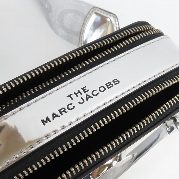 実際に弊社で買取させて頂いたMARC JACOBS/マークジェイコブス THE SNAPSHOT オールシルバー ショルダーバッグの画像 4枚目