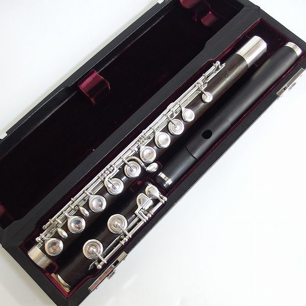 実際に弊社で買取させて頂いたLouis Lot/ルイロット 木製フルート 頭部管 Akiyama Flute/アキヤマフルート S/N 3000番代 ハードケース付