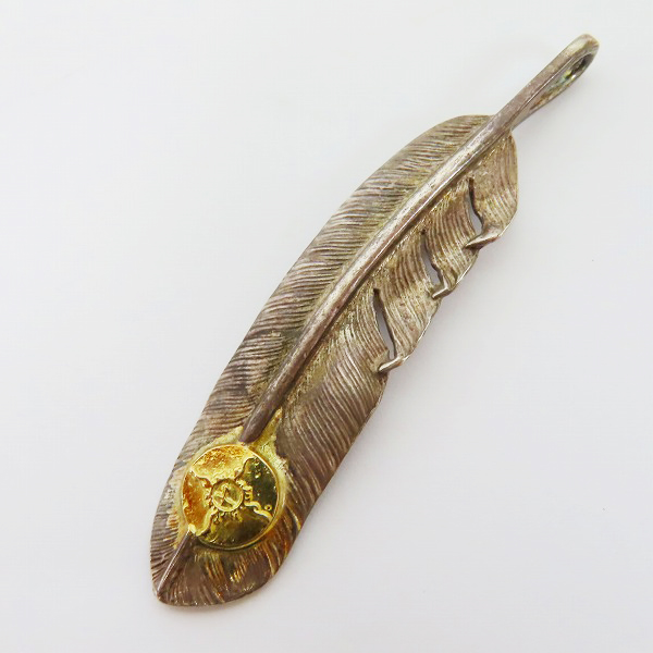 実際に弊社で買取させて頂いたFIRST ARROWS/ファーストアローズ K18メタル付フェザーペンダント 右向き