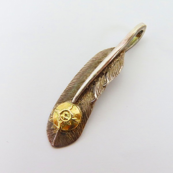 実際に弊社で買取させて頂いたFIRST ARROWS/ファーストアローズ K18メタル付フェザーペンダント 右向き S