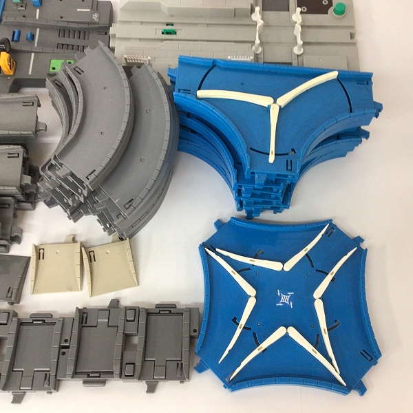 実際に弊社で買取させて頂いた【おまとめ品】タカラトミー プラレール トミカタウン プラロード/道路 他の画像 2枚目