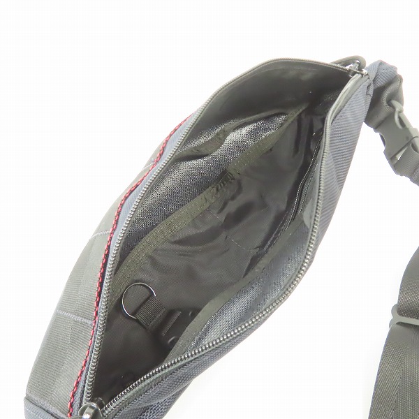 実際に弊社で買取させて頂いた(2)【未使用】BRIEFING/ブリーフィング TRIPOD トライポッド ボディバッグ BRF071219 DEEP SEAの画像 3枚目