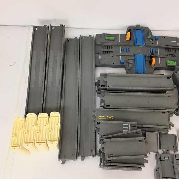 実際に弊社で買取させて頂いた【おまとめ品】タカラトミー プラレール トミカタウン プラロード/道路 他の画像 1枚目