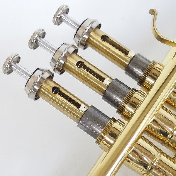 実際に弊社で買取させて頂いた★Richard/リチャード トランペット ゴールド ハードケース付 の画像 5枚目