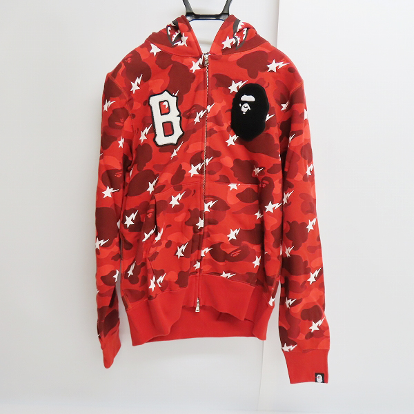実際に弊社で買取させて頂いた【未使用】A BATHING APE×BLACK SCALE/エイプ×ブラックスケール カモフラ 総柄 シャーク フルジップ パーカー レッド/Mの画像 3枚目