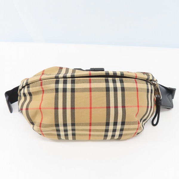 実際に弊社で買取させて頂いたBURBERRY/バーバリー MIDIUM VINTAGE CHECK BUM BAG バムバッグ ボディバッグ 8010430 