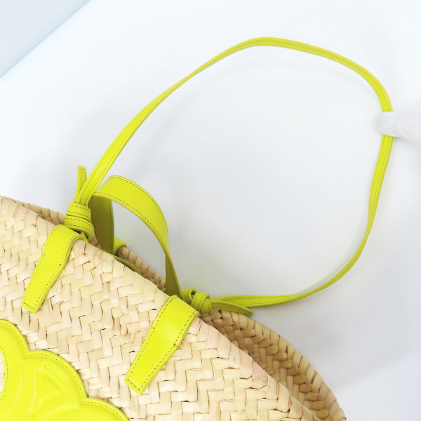 実際に弊社で買取させて頂いたCELINE/セリーヌ 22SS ティーン トリオンフ クラシックパニエ カゴバッグ アニス 194002CGG.11ANの画像 4枚目