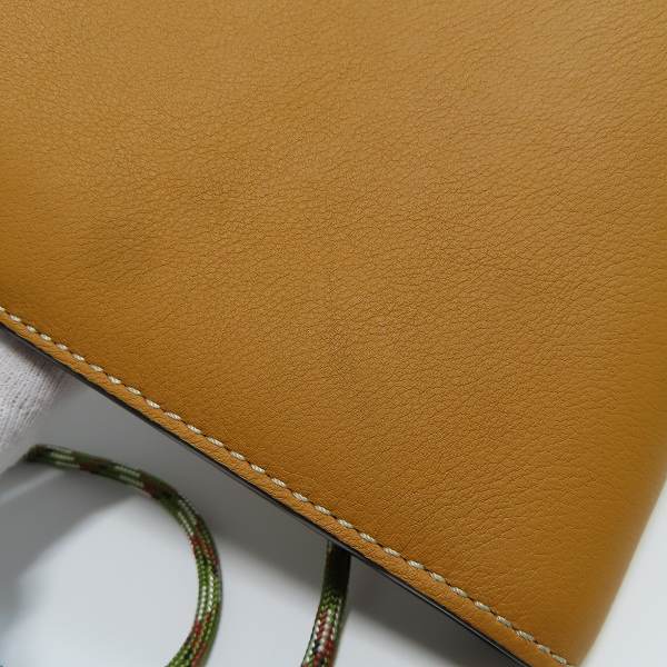 実際に弊社で買取させて頂いたLOEWE/ロエベ ネックポケット アイ ショルダーポーチの画像 7枚目