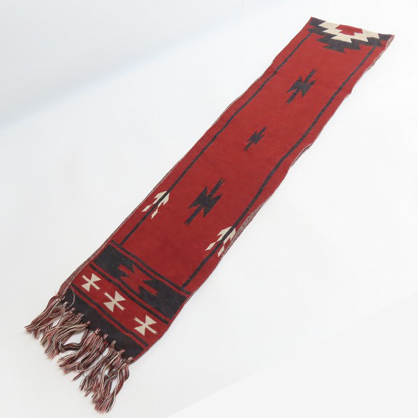実際に弊社で買取させて頂いたTHE FLAT HEAD/フラットヘッド ネイティブ柄 フリンジ マフラー レッドの画像 2枚目