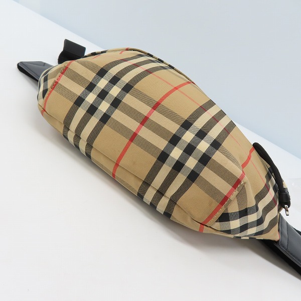 実際に弊社で買取させて頂いたBURBERRY/バーバリー MIDIUM VINTAGE CHECK BUM BAG バムバッグ ボディバッグ 8010430 の画像 2枚目