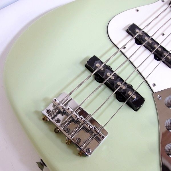 実際に弊社で買取させて頂いた★Bacchus/バッカス Universe Series ジャズベースType 4弦エレキベース ソフトケース付の画像 5枚目