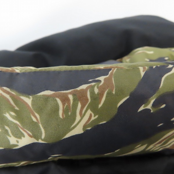 実際に弊社で買取させて頂いたTHE CRIMIE/クライミー カモ柄ショルダー ダウンベスト/Lの画像 6枚目