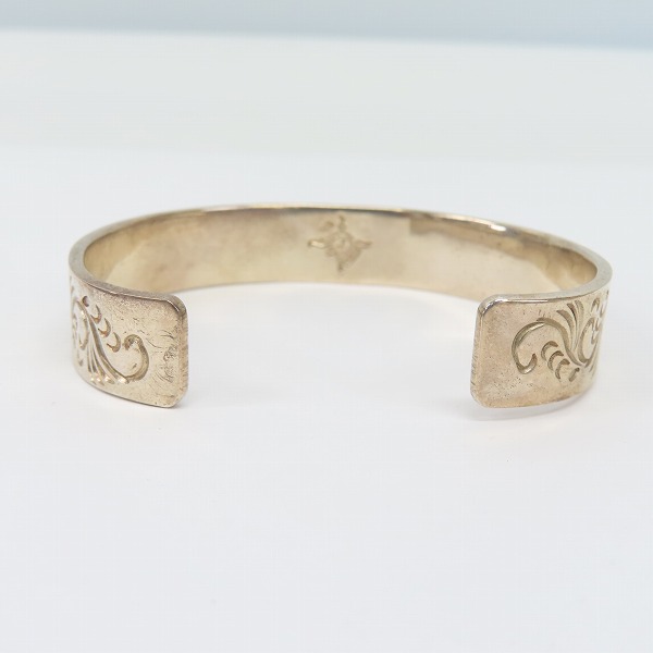 実際に弊社で買取させて頂いた【ギャラ付】FIRST ARROWS/ファーストアローズ K18付 平打12mm カラ草彫りバングル BR-026の画像 3枚目
