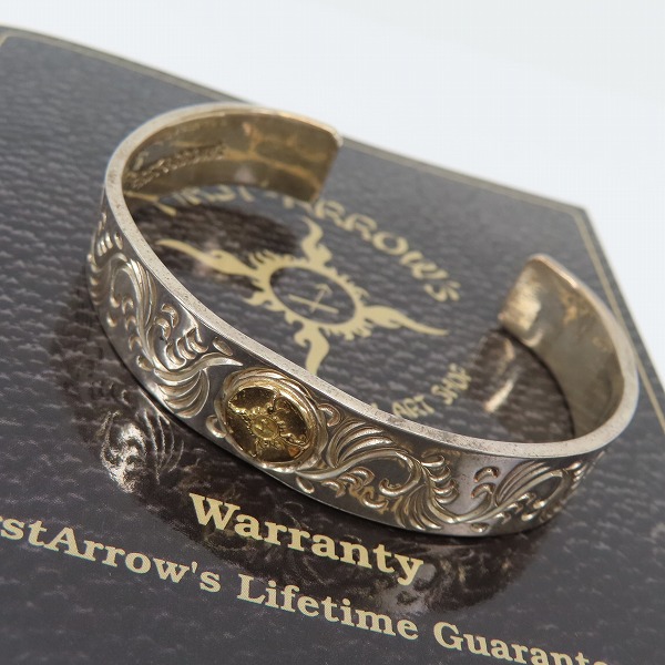 実際に弊社で買取させて頂いた【ギャラ付】FIRST ARROWS/ファーストアローズ K18付 平打12mm カラ草彫りバングル BR-026