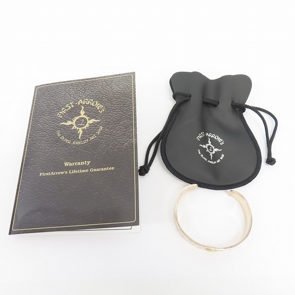 実際に弊社で買取させて頂いた【ギャラ付】FIRST ARROWS/ファーストアローズ K18付 平打12mm カラ草彫りバングル BR-026の画像 9枚目