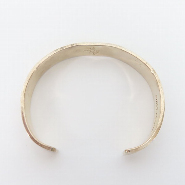 実際に弊社で買取させて頂いた【ギャラ付】FIRST ARROWS/ファーストアローズ K18付 平打12mm カラ草彫りバングル BR-026の画像 5枚目