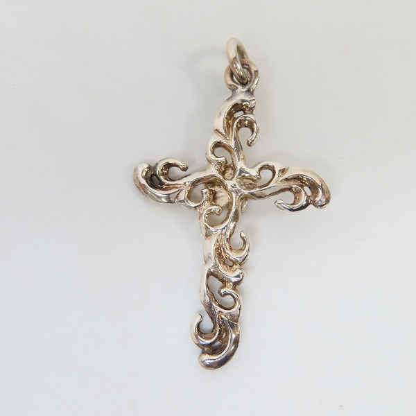 実際に弊社で買取させて頂いたFIRST ARROWS/ファーストアローズ フラワー付浮きカラ草彫りクロス ペンダントトップの画像 2枚目