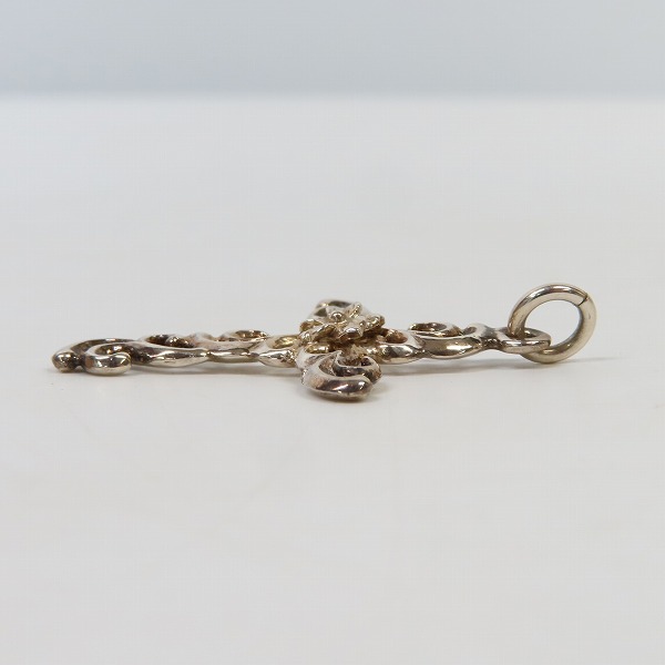 実際に弊社で買取させて頂いたFIRST ARROWS/ファーストアローズ フラワー付浮きカラ草彫りクロス ペンダントトップの画像 3枚目