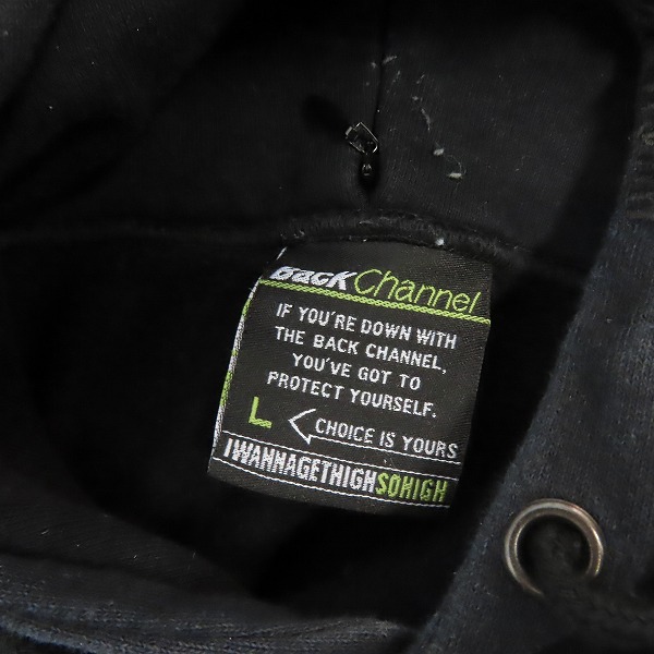 実際に弊社で買取させて頂いたBackChannel/バックチャンネル BKCNLロゴ プリント プルオーバーパーカー/Lの画像 2枚目