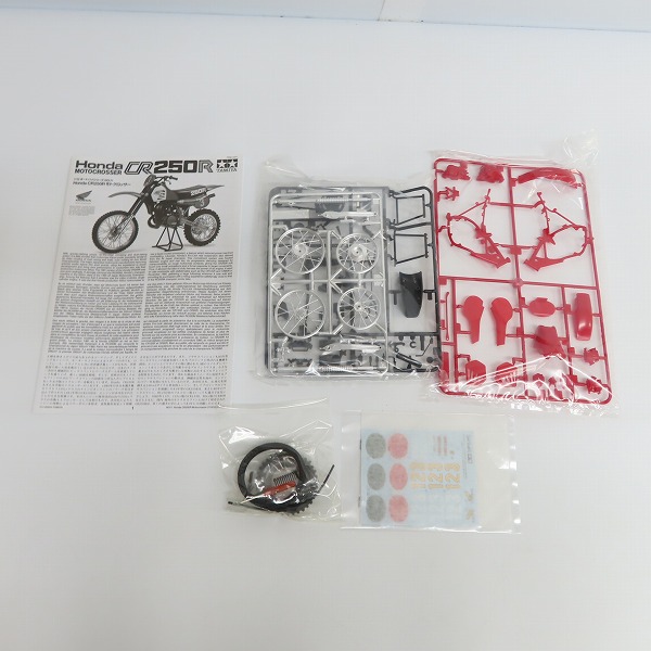 実際に弊社で買取させて頂いた【未組立】TAMIYA/タミヤ 1/12スケール スズキ RGB500/ホンダ NSR500 グランプリレーサー/CR250R/NS500 '84 4点セットの画像 2枚目