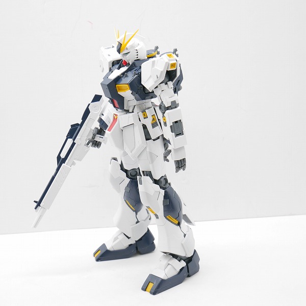 実際に弊社で買取させて頂いた【完成品/ジャンク扱い】BANDAI/バンダイ MG 1/100 νガンダム/逆襲のシャア/ガンプラの画像 2枚目