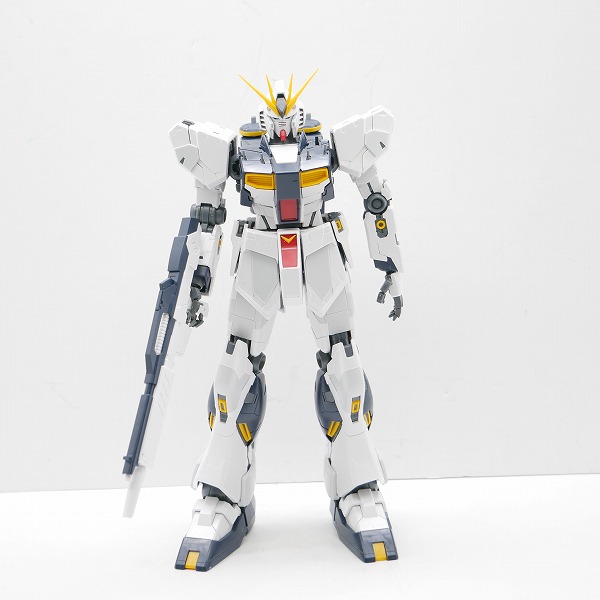 実際に弊社で買取させて頂いた【完成品/ジャンク扱い】BANDAI/バンダイ MG 1/100 νガンダム/逆襲のシャア/ガンプラの画像 1枚目