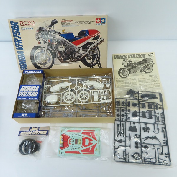 実際に弊社で買取させて頂いた【未組立】TAMIYA/タミヤ AOSHIMA/アオシマ 1/12 レプソルホンダ RC211V/ホンダ VFR750R/カワサキ GPZ900R 3点セットの画像 2枚目