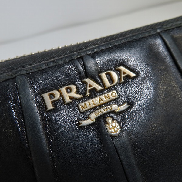 実際に弊社で買取させて頂いたPRADA/プラダ レザー ラウンドファスナー長財布の画像 5枚目