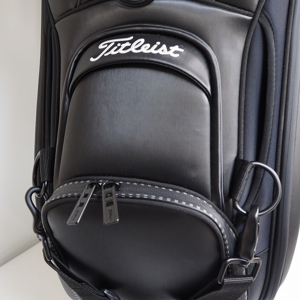 実際に弊社で買取させて頂いたTitleist/タイトリスト TB22SF9 9.5型 5分割 ツアー キャディバッグ 2022年継続モデル ブラックｘホワイトの画像 5枚目