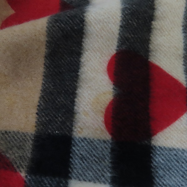 実際に弊社で買取させて頂いたBURBERRY/バーバリー カシミア100% チェック柄 ハート マフラーの画像 5枚目