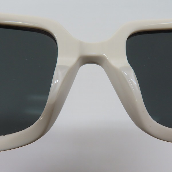 実際に弊社で買取させて頂いたSAINT LAURENT/サンローラン サングラス スクエア SL497 005 Cat.3の画像 4枚目