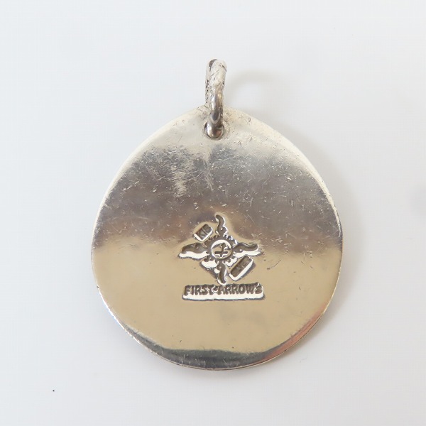 実際に弊社で買取させて頂いたFIRST ARROW's/ファーストアローズ K18付き タタキメタル ペンダントトップの画像 2枚目