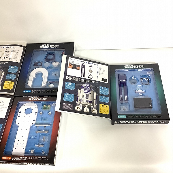 実際に弊社で買取させて頂いた【未開封】DeAGOSTINI/デアゴスティーニ 週刊 スターウォーズ R2-D2 全100巻/バインダー/ファイル/フィギュア 付きの画像 6枚目