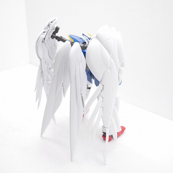 実際に弊社で買取させて頂いた【完成品/ジャンク扱い】BANDAI/バンダイスピリッツ MG 1/100 ウイングガンダムゼロ EW Ver.Ka/W/ガンプラの画像 4枚目