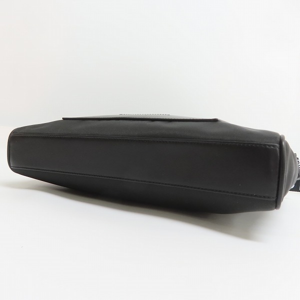 実際に弊社で買取させて頂いたGIVENCHY/ジバンシィ レザー×ナイロン ロゴラインショルダーバッグの画像 3枚目