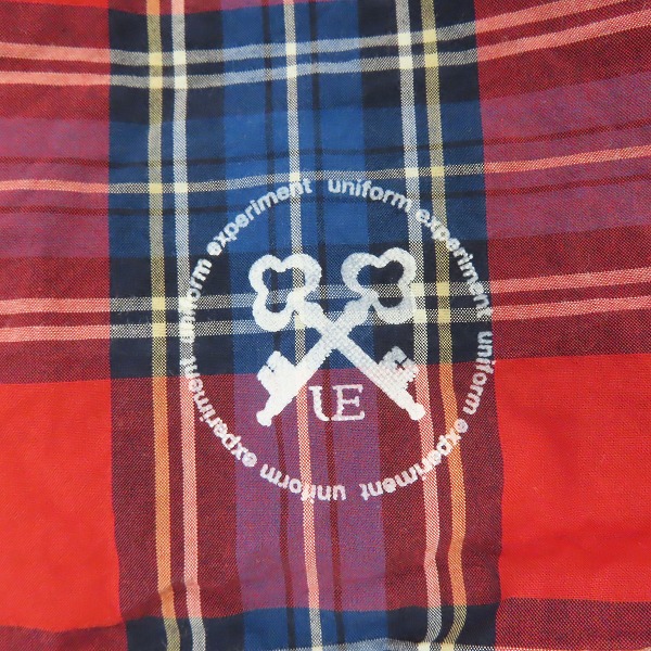 実際に弊社で買取させて頂いたuniform experiment/ユニフォーム エクスペリメント チャック柄 長袖シャツ UE-220028 /1の画像 4枚目