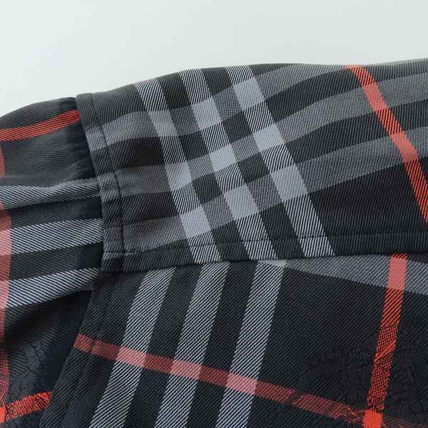 実際に弊社で買取させて頂いたBurberrys REGD/バーバリーズ ホース刺繍×チェック柄 長袖シャツ チャコール系/Lの画像 5枚目