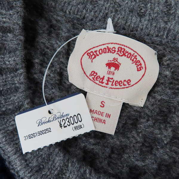 実際に弊社で買取させて頂いた【未使用】BROOKS BROTHERS Red Fleece/ブルックスブラザーズレッドフリース 袖柄切替 ニット/Sの画像 2枚目