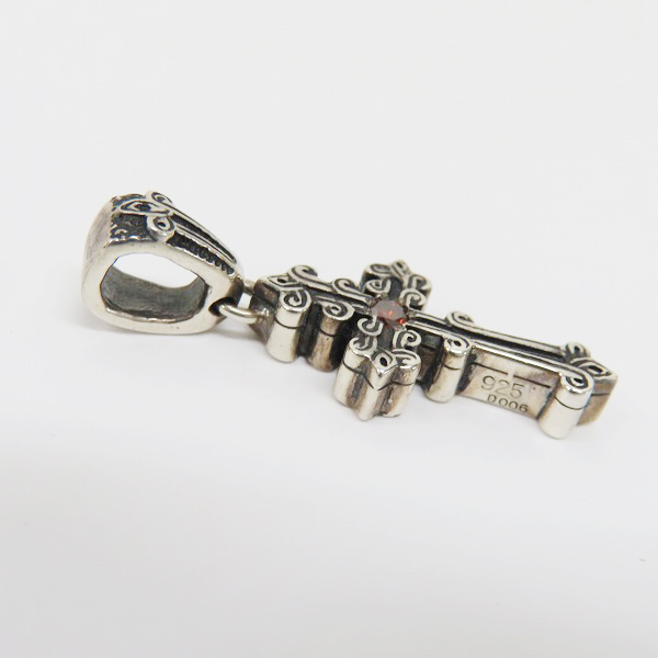 実際に弊社で買取させて頂いた【保証書付き】LEATHERS AND TREASURES/レザーズ＆トレジャーズ NARROW CELTIC CROSS w/RED DIAMOND クロスペンダントトップ の画像 4枚目