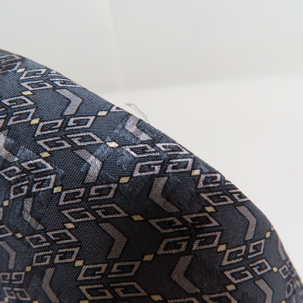 実際に弊社で買取させて頂いたGIVENCHY/ジバンシィ ロゴ総柄 シルクネクタイ の画像 5枚目