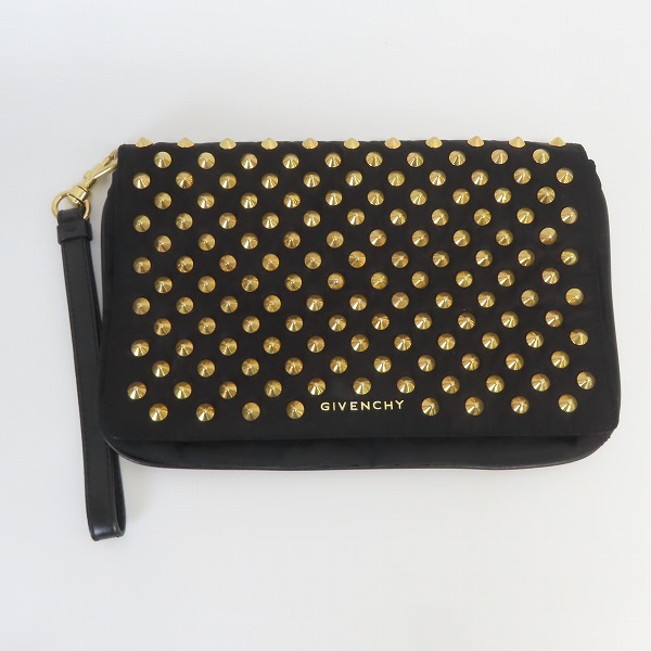 実際に弊社で買取させて頂いたGIVENCHY/ジバンシー スタッズ ナイロンクラッチバッグ