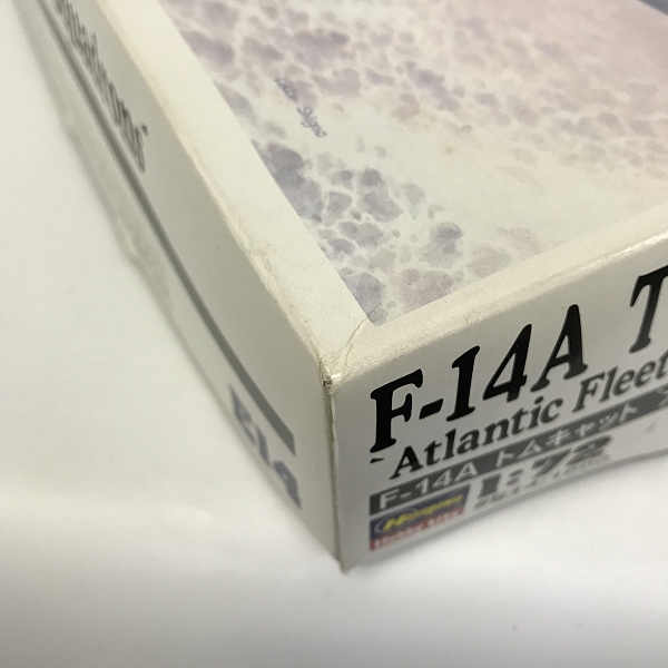 実際に弊社で買取させて頂いた【未組立】ハセガワ 1/72 アメリカ海軍艦上戦闘機 F-14A トムキャット 大西洋空母航空団 プラモデルの画像 5枚目