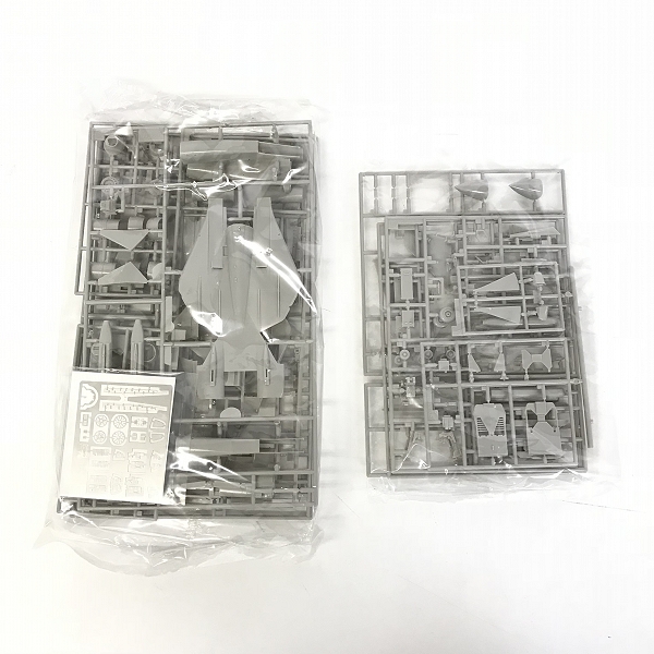 実際に弊社で買取させて頂いた【未組立】ハセガワ 1/72 アメリカ海軍艦上戦闘機 F-14A トムキャット 大西洋空母航空団 プラモデルの画像 2枚目