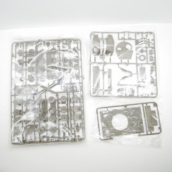 実際に弊社で買取させて頂いた【未組立】TAMIYA/タミヤ 1/48 ドイツ 重戦車 タイガーI 極初期型(アフリカ仕様) ダイキャスト製シャーシ/プラモデルの画像 3枚目